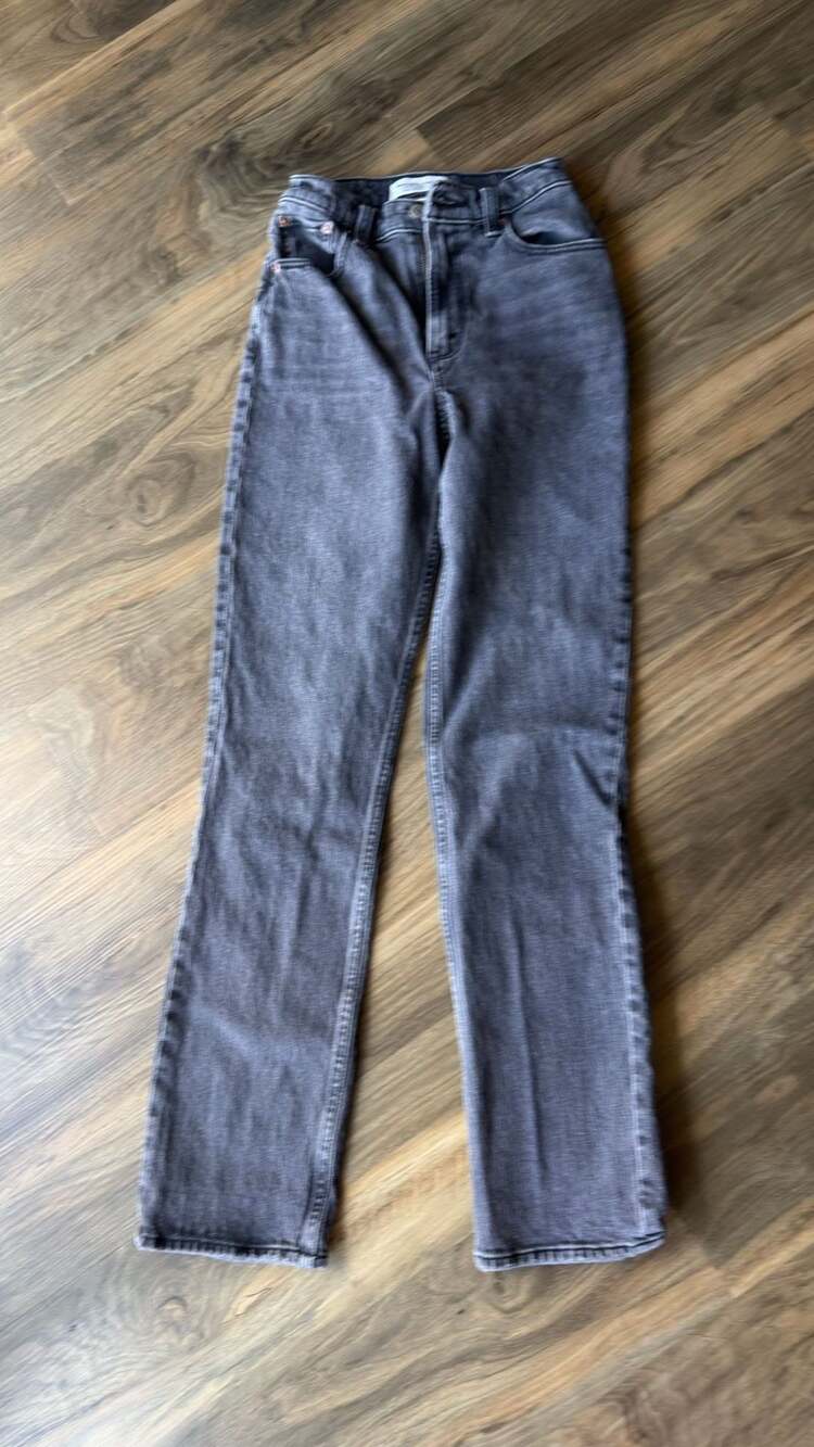 Abercrombie & Fitch Curve Love The '90s Straight Ultra High Rise Jeans - Picture 2 of 5